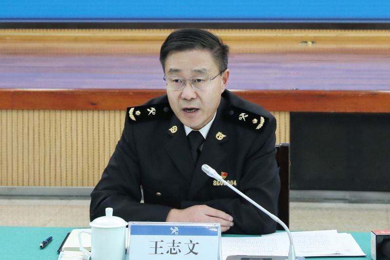 昆明海关党委委员、副关长 王志文